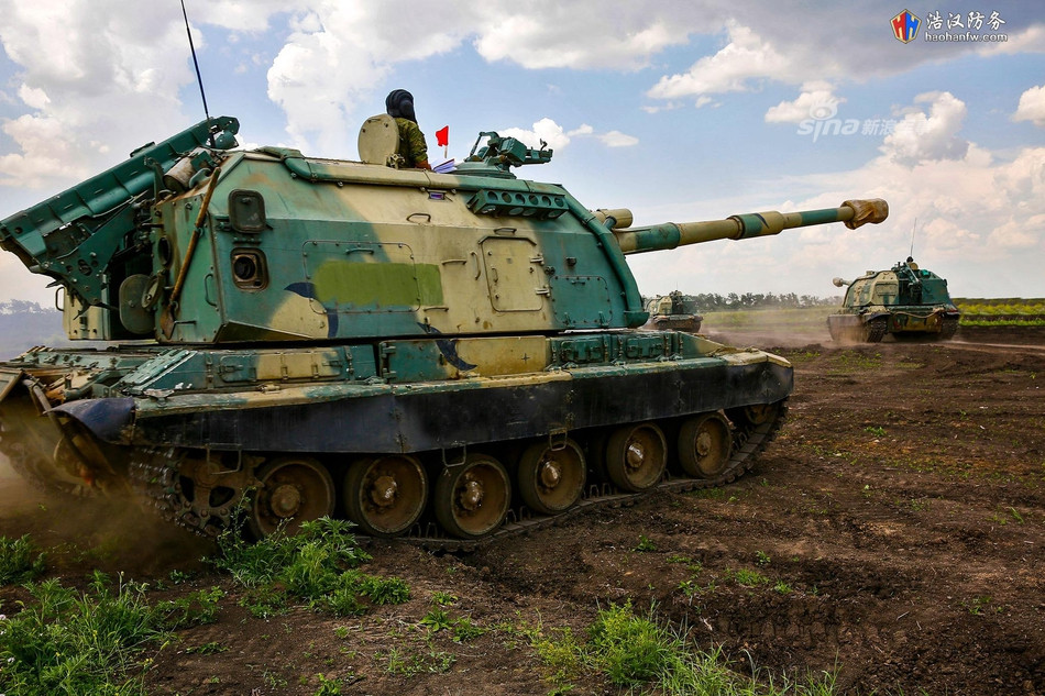 Điều đó đồng nghĩa với việc khẩu pháo tự hành trong biên chế quân đội Nga hiện nay vẫn giống hệt với khẩu pháo 2S19 Msta-S từng được Liên Xô thiết kế ra, các phiên bản mới hơn của khẩu pháo này tới nay mới bắt đầu được phổ cập. Nguồn ảnh: Sina.