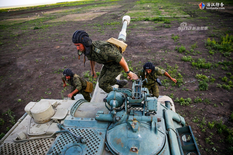 Khẩu pháo thiết kế trên khung gầm xe tăng chủ lực T-80 nhưng dùng động cơ diesel của T-72. Nhìn chung lớp giáp bảo vệ phần thân tương đương giáp composite T-80, nhưng tháp pháo thì khá mỏng để giảm trọng lượng tổng thể nên chỉ chống được mảnh đạn. Nguồn ảnh: Sina.