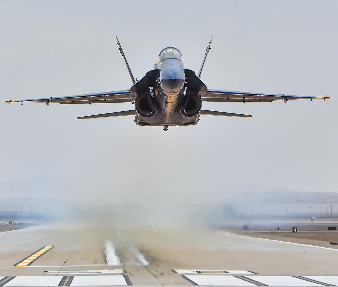 Kể từ khi ra đời tới nay, đã có 26 phi công lái chính của Blue Angel cùng với 1 nhân viên mặt đất của lực lượng này bị thiệt mạng trong quá trình chuẩn bị bay và trong quá trình bay trình diễn của lực lượng này. Nguồn ảnh: BI.