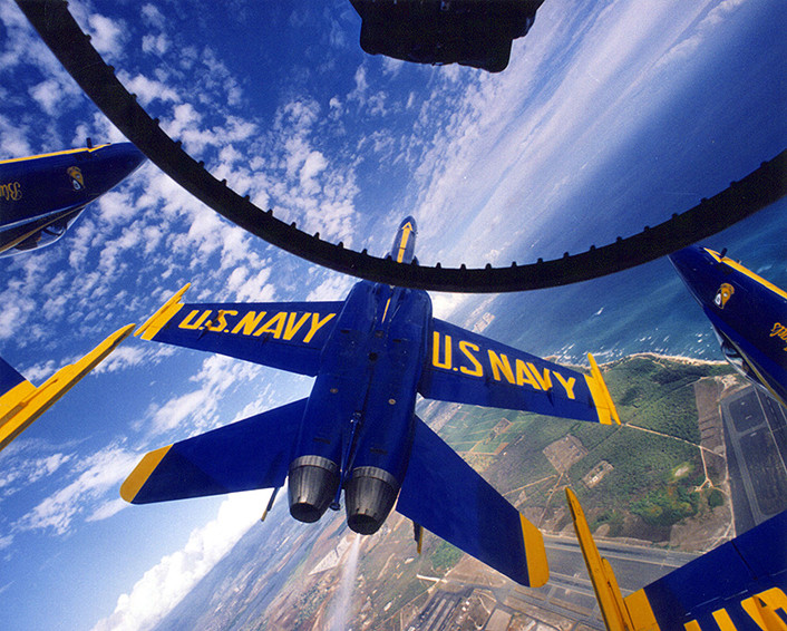 Đây là đội bay trình diễn nhào lộn giỏi nhất của Mỹ ở thời điểm hiện tại, đội bay thường biểu diễn với 6 chiến đấu cơ F/A-18 cùng những màn nhào lộn cực kỳ đẹp mắt. Nguồn ảnh: BI.