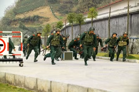 Xét trên khía cạnh thực tế, đập Tam Hiệp có tầm quan trọng thậm chí còn hơn cả Bắc Kinh và Thượng Hải, trữ lượng nước của con đập này có khả năng ảnh hưởng tới nhiều trăm triệu người Trung Quốc vậy nên nó luôn cần phải được bảo vệ thật nghiêm ngặt. Nguồn ảnh: QQ.