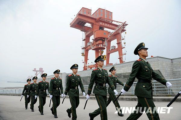 Trong thời bình, lực lượng an ninh được chính quyền Trung Quốc bố trí ở đập Tam Hiệp cũng rất đông đảo, nhằm ngăn chặn mọi âm mưu phá hoại, tấn công khủng bố để đảm bảo an toàn cho con đập "sinh tử" này. Nguồn ảnh: QQ.