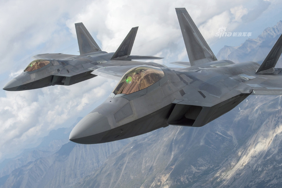 Ngoài giá thành sản xuất cao tới không tưởng, chi phí vận hành của F-22 Raptor cũng cao không kém với gái thành vận hành tối đa cho một nhiệm vụ không chiến có thể lên tới 68.000 USD cho một giờ bay. Giá này bao gồm chi phí hao mòn linh kiện, giá lương nhân công chi trả cho việc bảo dưỡng và chi phí nhiên liệu. Nguồn ảnh: Sina.