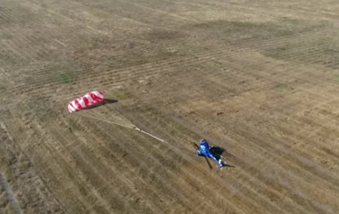 Theo hãng sản xuất, loại dù này đã được thử nghiệm và cho thấy hiệu quả rất tốt, có thể ứng dụng được trong tương lai vào các dòng trực thăng có công suất lớn, trọng tải nặng hơn. Nguồn ảnh: QQ.