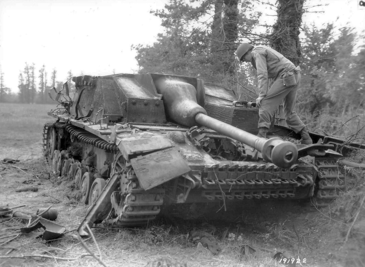 Những chiếc StuG IV đầu tiên được Đức đưa vào sử dụng từ năm 1943. Kể từ thời điểm đó cho tới khi chiến tranh kết thúc, Đức sản xuất được gần 1150 chiếc StuG IV. Nguồn ảnh: TheArchive.