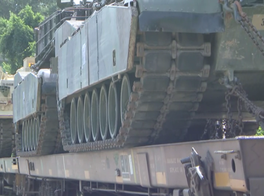 Loại xích đặc biệt với đệm cao su được sử dụng trên các xe chiến đấu bộ binh Bradley để phục vụ cho việc di chuyển trong nội đô. Nguồn ảnh: BI.