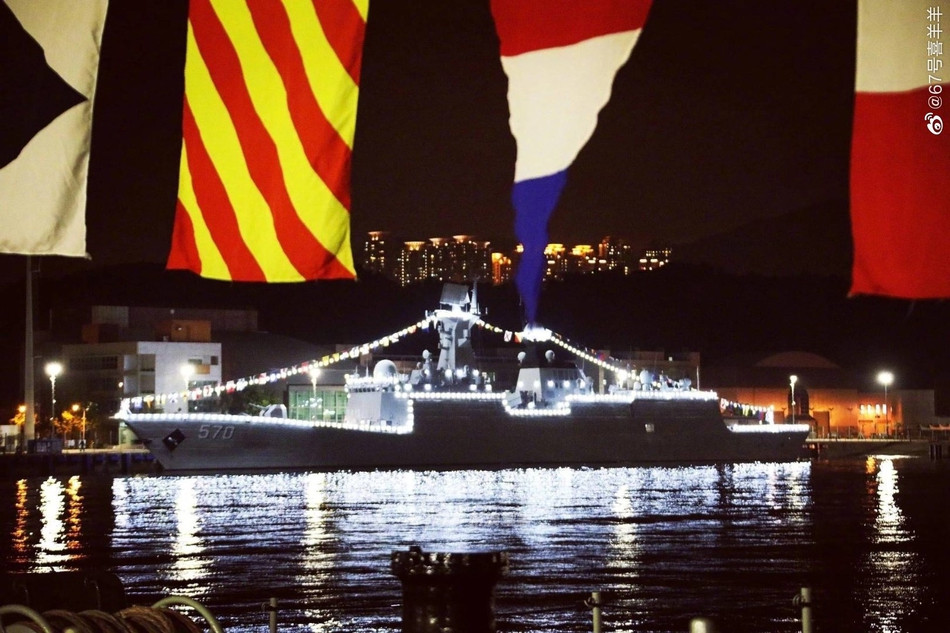 Khinh hạm này có độ giãn nước 4200 tấn, hiện đang phục vụ trong Hạm đội Nam Hải của Hải quân Trung Quốc. Tổng cộng hiện tại Hải quân Trung Quốc đang có tới 30 khinh hạm loại này. Nguồn ảnh: Sina.