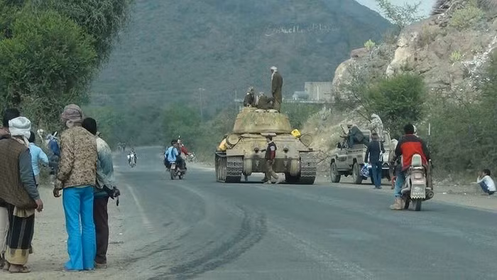 Rõ ràng, với việc loại tên lửa chống tăng phổ biến nhất chiến trường Trung Đông vẫn có khả năng không tiêu diệt được loại xe tăng này thì không có cớ gì mà lực lượng Houthi lại không tiếp tục sử dụng loại xe tăng này trên chiến trường Trung Đông. Nguồn ảnh: Evgeny.