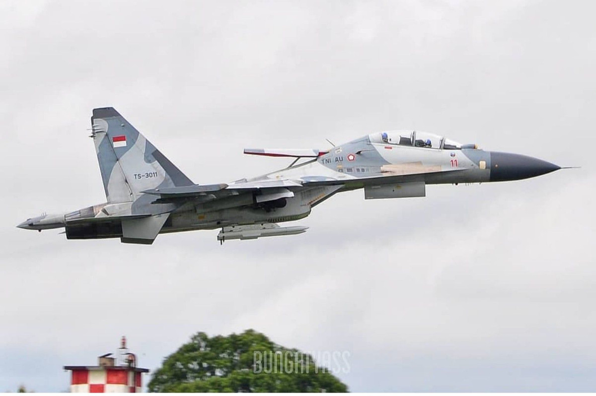Su-30MK2 là phiên bản nâng cấp, cải tiến sâu của tiêm kích Su-30 với hai động cơ AL-31F cùng khả năng chiến đấu không đối không và không đối đất được đánh giá là cực kỳ tốt trong mọi điều kiện thời tiết. Nguồn ảnh: Jetphoto.