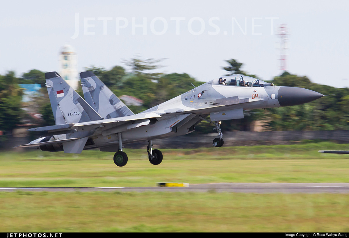 Tất cả các tiêm kích Su-30MK2 của Indonesia đều được đóng quân tại Căn cứ sân bay Makassar của Không đoàn Tiêm kích 11 không quân Indonesia. Căn cứ này còn có tên mã liên lạc là "The Thunders" - Những Cơn Bão. Nguồn ảnh: Jetphoto.