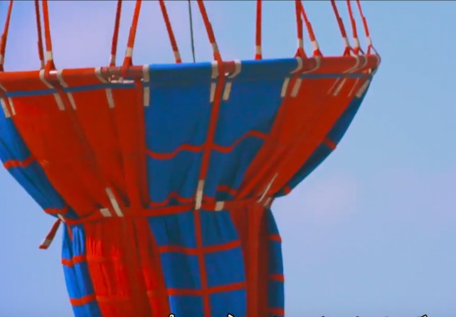 Cận cảnh hệ thống gầu múc nước của Mi-172 với khả năng múc được tối đa mỗi lần 4 khối nước. Nguồn ảnh: VNHS.