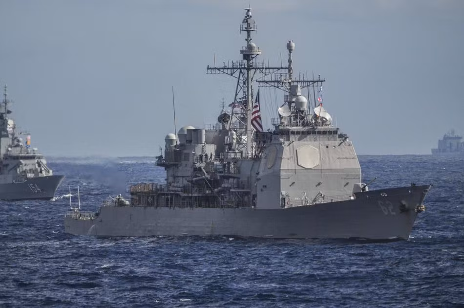 Đây hiện cũng được coi là cuộc tập trận có quy mô lớn nhất mà Australia tham dự. Cuộc tập trận hải quân Talisman Sabre năm nay thậm chí còn có cả Hải quân Hoàng gia Anh góp mặt dù nước này không có mấy quan hệ về mặt quân sự ở vùng biển này. Nguồn ảnh: Sina.