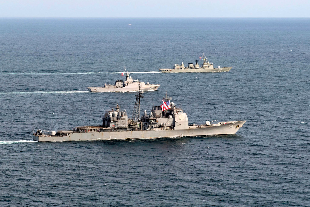 Tàu chiến Mỹ vừa đi qua eo biển Đài Loan lần này có sức mạnh vượt trội hơn nhiều các khu trục hạm trước đây của Mỹ từng "gây sự" với Bắc Kinh. Cụ thể, tàu USS Antietam được đóng theo lớp tuần dương hạm Ticonderoga - lớp tuần dương hạm có số lượng đông nhất thế giới hiện nay. Nguồn ảnh: USnaval.