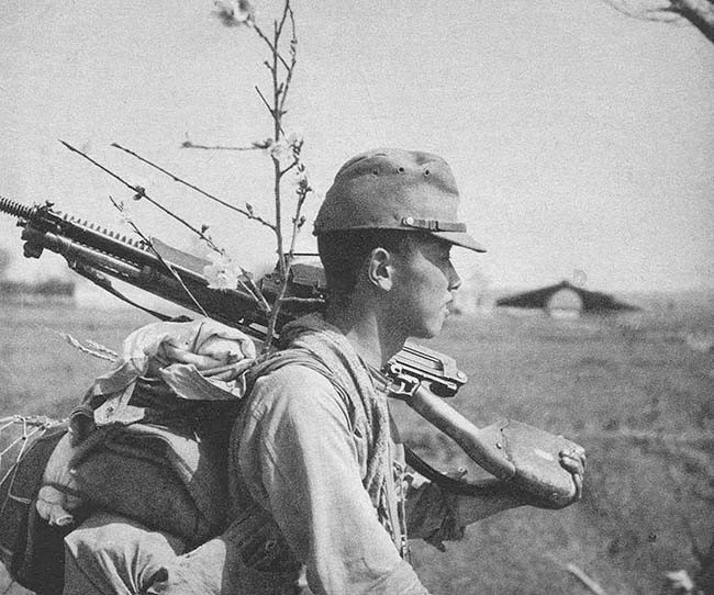 Trong điều kiện thử nghiệm, tốc độ bắn của súng tối đa là 500 viên mỗi phút, sơ tốc đầu nòng lên tới 736 mét/giây cho phép nó đạt được khoảng cách bắn tối đa 2000 mét trong khi tầm bắn hiệu quả đạt khoảng 600 mét. Nguồn ảnh: Pinterest.