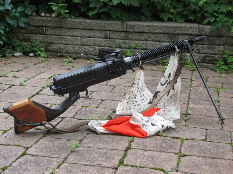 Tới nay, khẩu Type 11 vẫn được rất nhiều nhà sưu tập vũ khí săn lùng do độ độc đáo và thiết kế sáng tạo của nó. Súng có chiều dài tổng cộng 1100mm, chiều dài nòng 443 mm và có hộp tiếp đạn 30 viên. Nguồn ảnh: Pinterest.