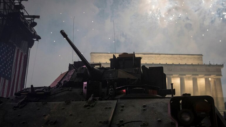 Đây là một trong những lần hiếm hoi Mỹ tổ chức diễu binh quy mô lớn mừng Ngày Độc Lập. Tuy nhiên lùm xùm về chi phí dành cho cuộc diễu binh này đã được báo chí Mỹ cũng như quốc tế nhắc tới trong suốt thời gian trước, trong và sau khi cuộc diễu binh diễn ra. Nguồn ảnh: BI.