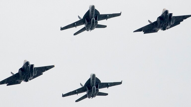 Như vậy, chỉ tính sơ sơ đã thấy cái giá 1,2 triệu USD mà Mỹ đưa ra cho cuộc diễu binh này là hoàn toàn vô lý hoặc ít nhất, Lầu Năm Góc có cách tính giá khác, không tính chi phí vận hành của dàn máy bay đắt đỏ này vào kinh phí của toàn bộ cuộc diễu hành. Nguồn ảnh: BI.