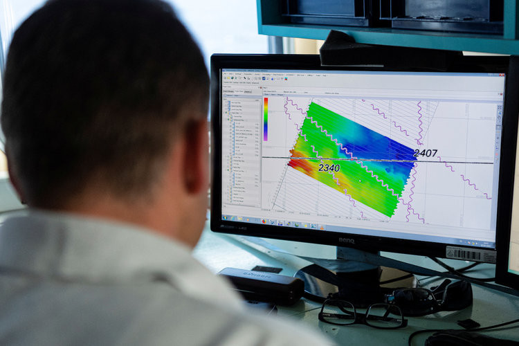Theo các tiền lệ trong quá khứ, nhiều khả năng tàu Minerve sẽ không bao giờ được trục vớt mà sẽ trở thành nơi an nghỉ vĩnh viễn cho 52 thành viên thuỷ thủ đoàn. Việc tìm thấy vị trí chìm của tàu ngầm này gần như chỉ mang tính chất động viên tinh thần cho người nhà của những thuỷ thủ xấu số trên Minerve. Nguồn ảnh: BI.