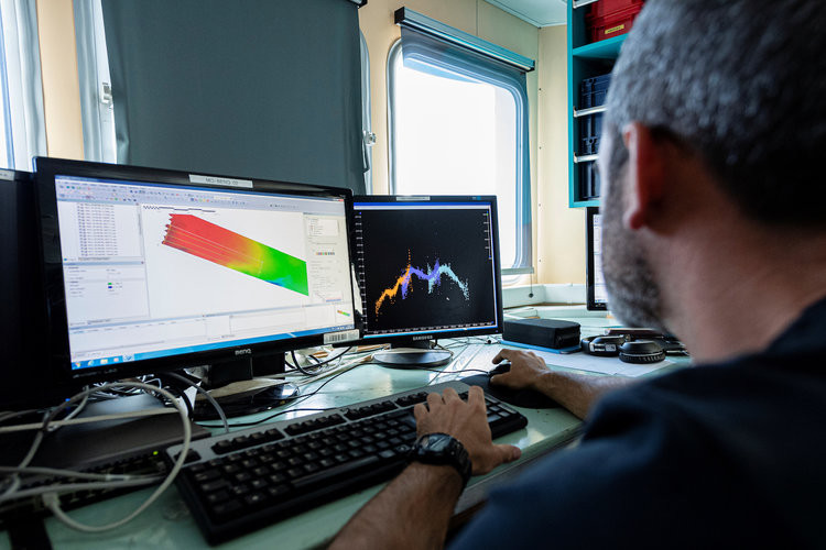 Tuy nhiên tới thời điểm hiện tại lý do tại sao khiến tàu Minerve gặp tại nạn vẫn là điều bí ẩn và sau khi bị chìm xuống độ sâu 2300 mét, vỏ tàu sẽ bị sức ép của nước biển làm biến dạng hoàn toàn khiến việc tìm nguyên nhân tai nạn của Minerve là nhiệm vụ gần như bất khả thi. Nguồn ảnh: BI.