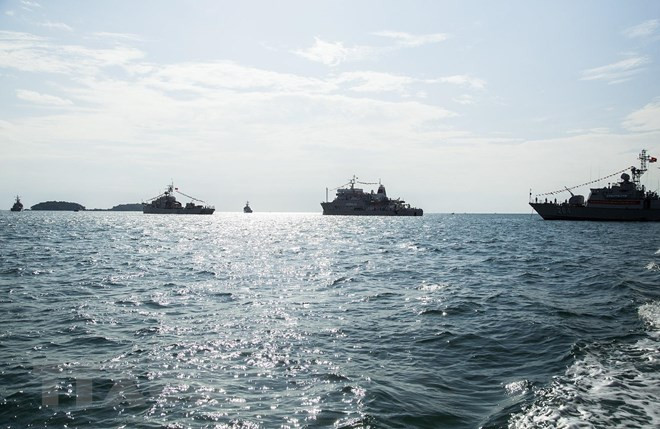 Tàu pháo tuần tra HQ-264 và HQ-265 thuộc lớp tàu pháo chiến đấu hiện đại Svetlyak của Nga, trang bị các loại vũ khí hiện đại, tự động hóa cao, được biên chế về Lữ đoàn 127 Vùng 5 Hải quân, thực hiện nhiệm vụ huấn luyện, tuần tiễu, quản lý, bảo vệ chủ quyền vùng biển, đảo Tây Nam của Tổ quốc. (Ảnh: Lê Huy Hải/TTXVN)