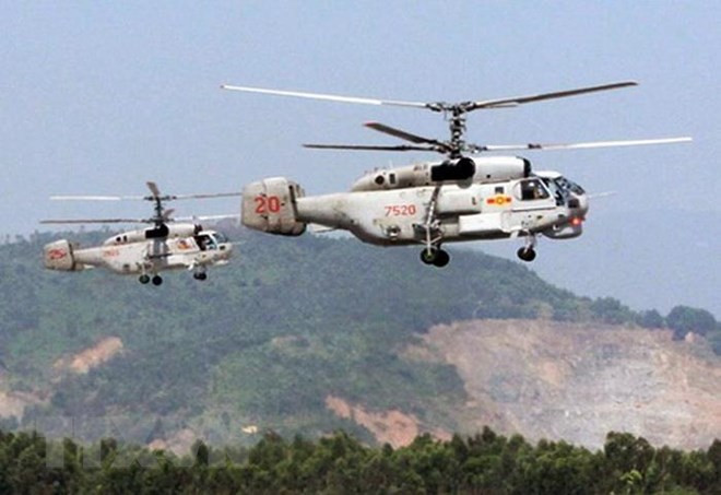 Trực thăng săn ngầm Ka-28 (loại trực thăng hiện đại của Nga có khả năng mang nhiều loại vũ khí từ ngư lôi tới bom chìm chống ngầm và cả súng máy) huấn luyện sẵn sàng chiến đấu. (Nguồn: Tư liệu/TTXVN phát)