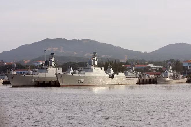 Lữ đoàn 162 (Vùng 4 Hải quân) được trang bị nhiều loại tàu chiến hiện đại, sức tấn công lớn, trong đó tiêu biểu là tàu hộ vệ tên lửa lớp Gepard 3.9 nổi tiếng mua của Nga được trang bị hệ thống vũ khí phòng vệ và tấn công hiện đại và tàu tên lửa tấn công nhanh Molniya (Tia chớp). (Ảnh: Dương Giang/TTXVN)