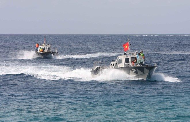 Lực lượng hải quân bảo vệ quần đảo Trường Sa được trang bị phương tiện tuần tra hiện đại, luôn đề cao cảnh giác, tuần tra theo dõi, nắm chắc tình hình trên biển, dự báo đúng tình hình để có kế hoạch và chủ động ứng phó với mọi diễn biến. (Ảnh: Dương Giang/TTXVN)