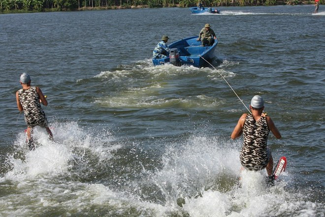 Chiến sỹ Lữ đoàn Đặc công Hải quân 126 không ngừng nâng cao chất lượng, huấn luyện làm chủ vũ khí, trang bị kỹ thuật; tập trung xây dựng lực lượng chính quy, hiện đại. (Ảnh: Trọng Đức/TTXVN)