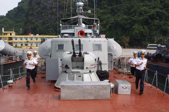 Cán bộ, chiến sỹ tàu tên lửa chống hạm thường xuyên luyện tập, sẵn sàng chiến đấu. (Ảnh: Trọng Đức/TTXVN)