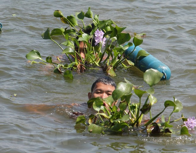 Chiến sỹ Lữ đoàn Đặc công Hải quân 126 không ngừng nâng cao chất lượng, huấn luyện làm chủ vũ khí, trang bị kỹ thuật; tập trung xây dựng lực lượng chính quy, hiện đại. (Ảnh: Trọng Đức/TTXVN)
