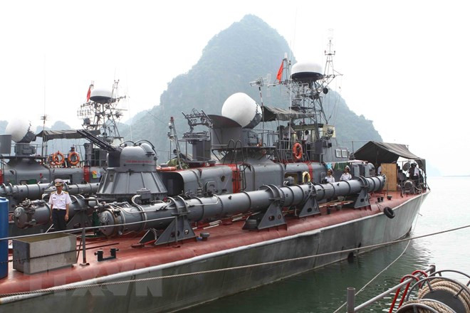 Tàu phóng lôi lớp Shershen được trang bị cho Lữ đoàn 170 Vùng 1 Hải quân sẵn sàng xuất kích khi có lệnh, hoàn thành xuất sắc nhiệm vụ tuần tiễu, bảo vệ chủ quyền biển, đảo của Tổ quốc. (Ảnh: Trọng Đức/TTXVN)