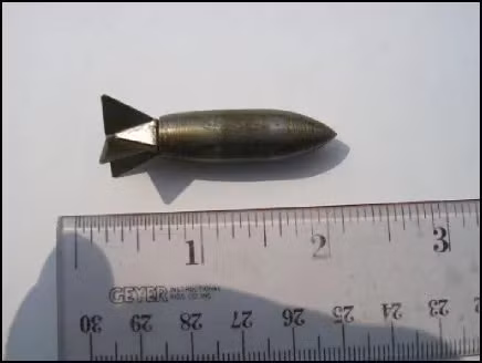 Bắt đầu từ Chiến tranh Thế giới nhất, loại vũ khí kiểu như Lazy Dog đã được Quân đội nhiều nước phát triển và sử dụng rộng rãi bởi lực lượng không quân, tới tận Chiến tranh Việt Nam, Quân đội Mỹ vẫn tiếp tục sử dụng loại vũ khí này. Nguồn ảnh: SCWW.