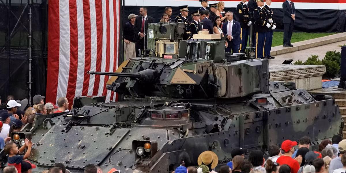 Cuộc diễu binh mừng Quốc Khánh 4/7 được truyền thông Mỹ và trên thế giới quan tâm, đưa tin cập nhật từng giờ và tất nhiên, truyền thông... Nga cũng không nằm ngoài sự kiện này. Nguồn ảnh: BI.