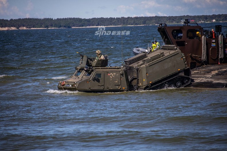 Cuộc tập trận quy tụ sự tham gia của 17 tàu chiến tới từ bốn quốc gia với tổng cộng khoảng 3000 lính hải quân cùng lính Thuỷ quân Lục chiến tham dự. Nguồn ảnh: Royalnavy.