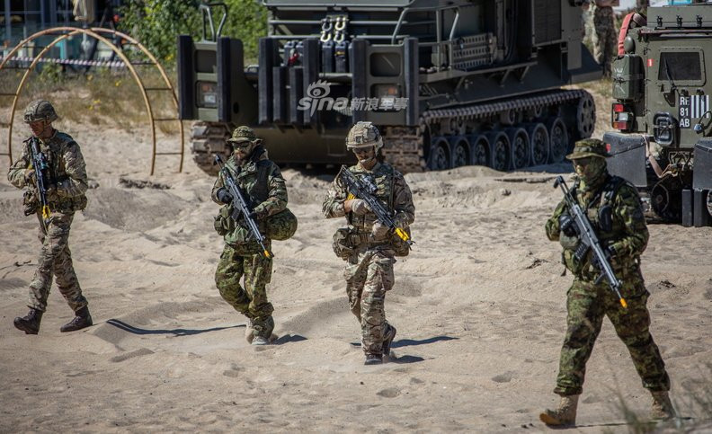  Cuộc tập trận chung được chia làm ba giai đoạn với giai đoạn một bất đầu từ cuối tháng năm và không có sự tham gia của Hải quân Mỹ, giai đoạn hai bắt đầu từ ngày 9/6 tới ngày 23/6 và có sự tham gia của Hạm đội 2 Hải quân Mỹ. Nguồn ảnh: Royalnavy.