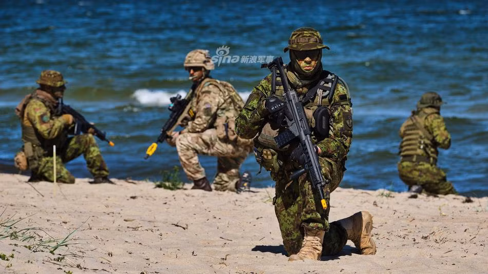 Trong giai đoạn hai của cuộc tập trận, Không quân Hải quân cũng sẽ góp mặt với khoa mục huấn luyện hiệp đồng tác chiến yểm trợ mặt đất của lực lượng chiến đấu cơ. Nguồn ảnh: Royalnavy.