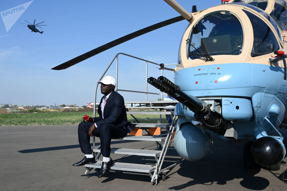 Trực thăng tấn công Mi-35M được trưng bày tại khuôn viên nhà máy. Đây là loại trực thăng đặc biệt có thêm cả tính năng chở quân cực kỳ độc đáo. Nguồn ảnh: Sputnik.