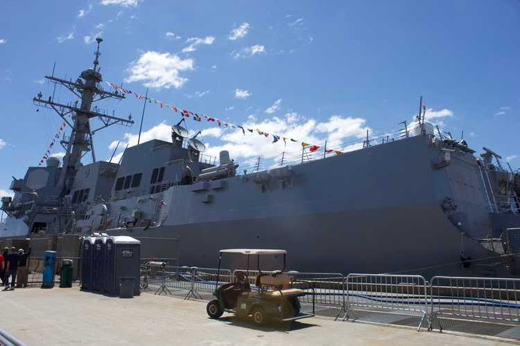 Khu trục hạm Jason Dunham được đặt tên theo chỉ huy Jason L. Dunham - một thuỷ quân lục chiến 22 tuổi của Quân đội Mỹ đã được phong tăng Huân chương Danh dự vào năm 2004 trong chiến dịch tấn công Iraq.