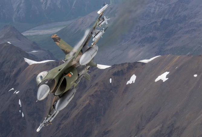 Lý giải cho điều này, truyền thông Mỹ nhận định rằng rõ ràng với sức mạnh quân sự vượt trội hiện nay, các cường quốc về không quân trên thế giới đều không có cửa ngồi chung mâm với Mỹ.