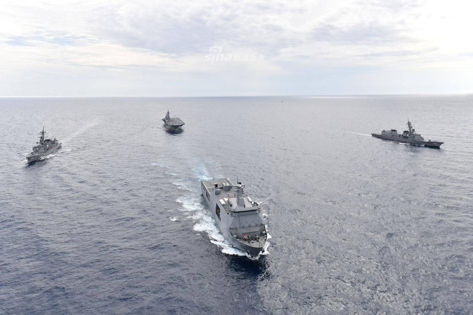 Có độ giãn nước tối đa 27.000 tấn, tàu khu trục hạm trực thăng của Nhật hiện được coi là khu trục hạm có độ giãn nước lớn nhất thế giới. Nguồn ảnh: Sina.