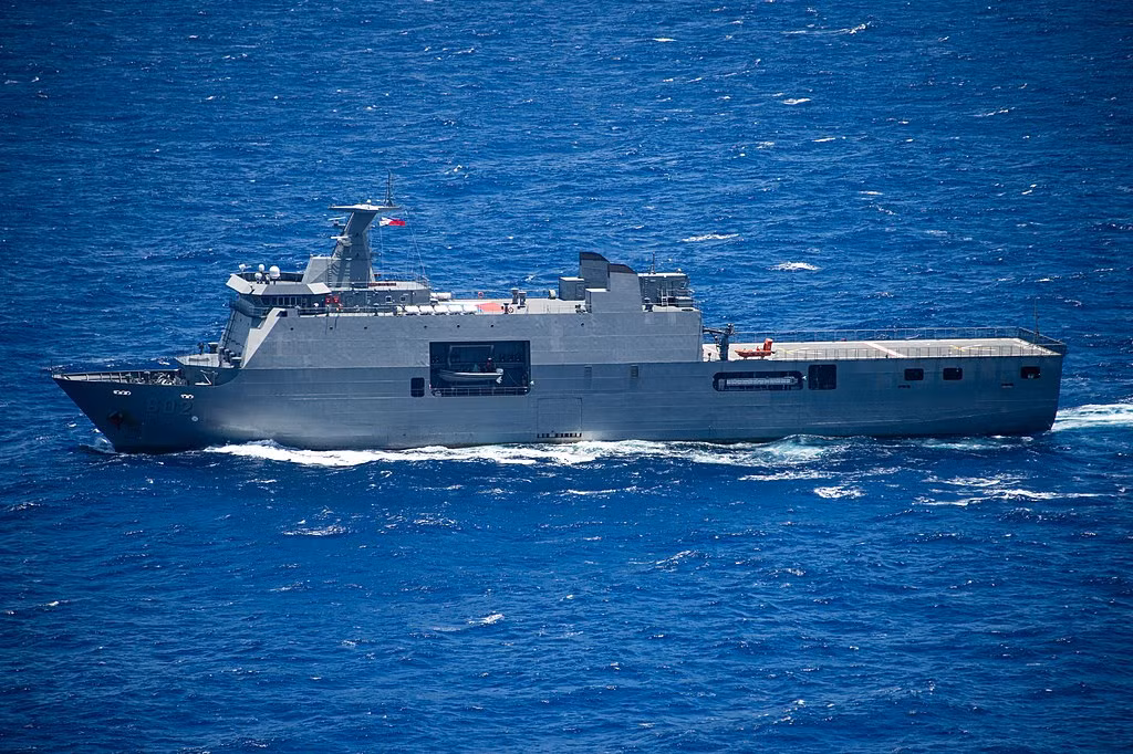 Đây được coi là tàu chiến lớn nhất của Hải quân Philippines tính tới thời điểm hiện tại. Tàu Davao del Sur cũng rất mới, chỉ vừa được gia nhập biên chế lực lượng hải quân nước này từ năm 2017. Nguồn ảnh: Sina.