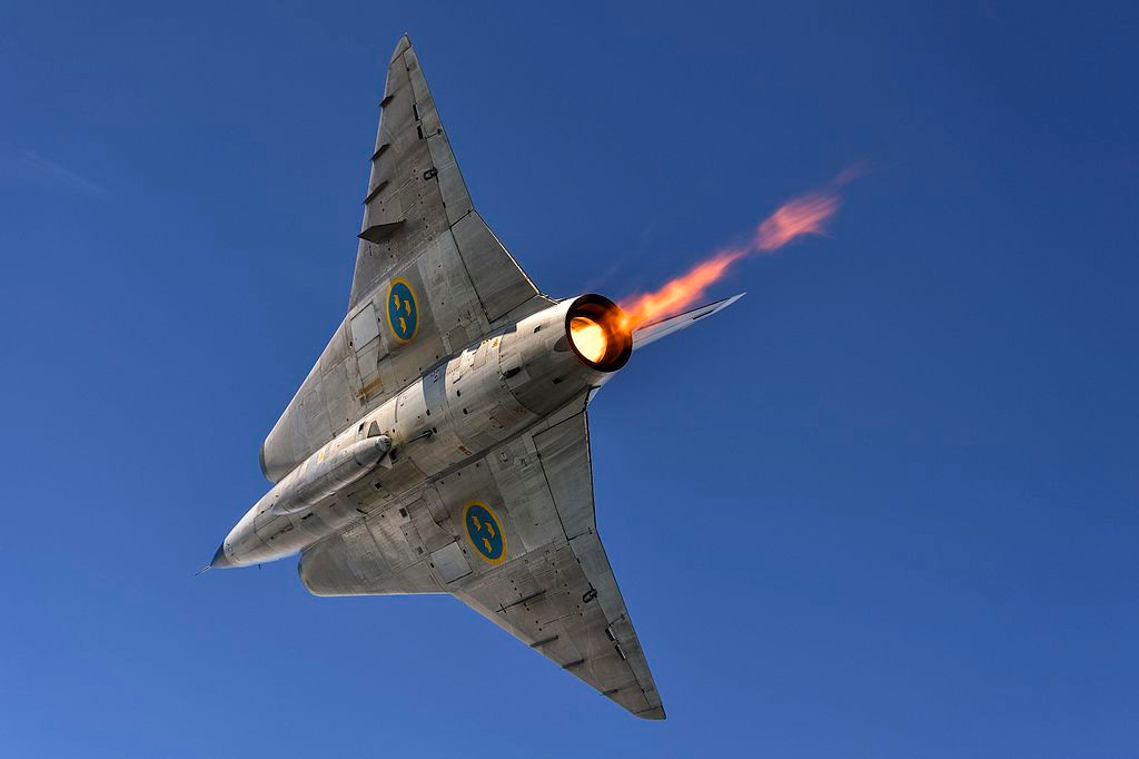 Dòng chiến đấu cơ này không chỉ được Thuỵ Điển sử dụng trong nước mà còn xuất khẩu cho không quân bốn quốc gia khác láng giềng với Thuỵ Điển bao gồm Áo, Phần Lan và Đan Mạch. Nguồn ảnh: Pinterest.