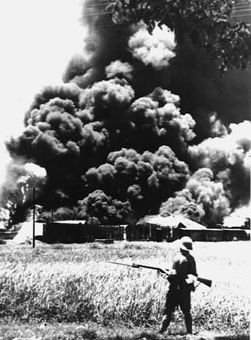 Quốc gia gần với Đông Ấn Hà Lan nhất khi đó có thể đưa quân viện trợ tới khu vực này là Australia. Tuy nhiên bản thân Australia cũng lo sợ việc bị Nhật xâm lược và chính Australia cũng không đủ dân và lính để bảo vệ vùng lãnh thổ rộng lớn của mình nếu Nhật đổ bộ vào quốc gia của họ. Nguồn ảnh: Thearchive.