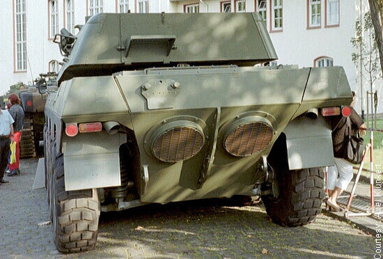 Do các biến động chính trị khiến cho Đông Đức và Tây Đức được thống nhất, kho vũ khí số lượng cực nhiều và hiện đại của Đông Đức thừa đủ cho nước Đức sử dụng trong tương lai kèm theo đó là sự tan rã dần của Liên Xô khiến cho châu Âu không còn đối thủ đe doạ, việc chỉnh sửa thiết kế để Radpanzer 90 có thể sản xuất được hàng loạt trở nên thừa thãi. Nguồn ảnh: TDYQ.