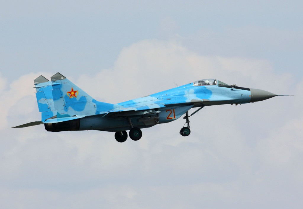 Việc mất đi một chiếc MiG-29 sẽ là tổn thất cực kỳ lớn cho không quân nước này, ảnh hưởng đến hoạt động của toàn bộ phi đội bay khi không có tiêm kích thay thế. Ngoài ra việc mất đi một phi công có trình độ cũng là thiệt hại cực kỳ lớn với lực lượng không quân nhỏ bé của quốc gia này. Nguồn ảnh: QQ.