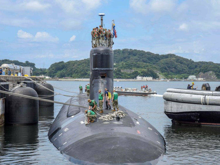 Hiện tại trong lực lượng Hải quân Mỹ vẫn còn ba tàu ngầm lớp Seawolf đang phục vụ. Như thông lệ, chiếc cũ nhất trong ba chiếc này được đặt tên là Seawolf (giống với tên lớp). Tuy nhiên hai chiếc sau đó một chiếc lại mang tên Connecticut (tên tiểu bang) và chiếc còn lại lại tên là... Jimmy Carter (tên thổng thống). Nguồn ảnh: BI.