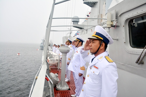 Vượt qua hơn 2.300 hải lý, với sự góp mặt của mình, Tàu 016-Quang Trung ghi dấu ấn về lần đầu tiên Hải quân Việt Nam tham dự tại Lễ duyệt binh kỷ niệm Ngày truyền thống lực lượng Hải quân Nga. Sự kiện này đã đánh dấu và góp phần tăng cường mối quan hệ hữu nghị, hợp tác tốt đẹp giữa quân đội và hải quân hai nước; qua đó góp phần thúc đẩy quan hệ hữu nghị truyền thống và đối tác chiến lược toàn diện Việt Nam - Liên bang Nga.