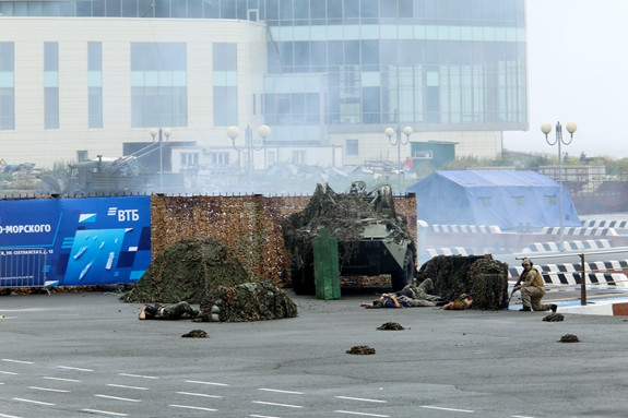 Các lực lượng thuộc Hạm đội Thái Bình Dương trình diễn tại lễ kỷ niệm.