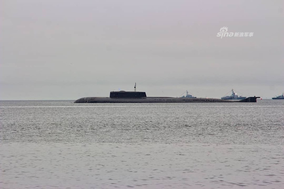 Các tàu ngầm lớp Oscar II được trang bị hai trục dẫn động cùng động cơ hạt nhân cung cấp công suất tổng cộng 98000 sức ngựa cho phép tàu di chuyển với tốc độ tối đa 15 hải lý giờ tương đương 28 km/h khi nổi và 32 hải lý giờ tương đương 59 km/h khi lặn. Nguồn ảnh: Sina.