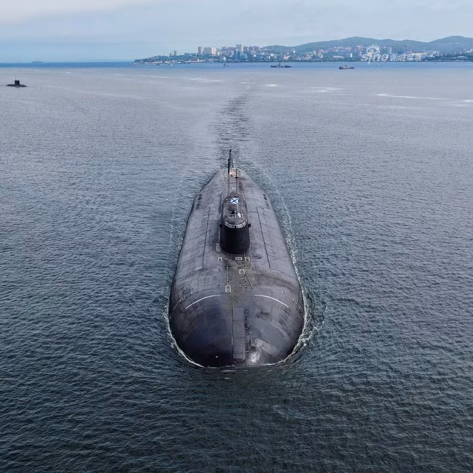 Tuy nhiên, thu hút được sự chú ý nhiều hơn cả đó là tàu ngầm hạt nhân mang tên lửa hành trình thế hệ hai lớp Oscar II hay còn có tên gọi khác là Đề án 949. Nguồn ảnh: Sina.
